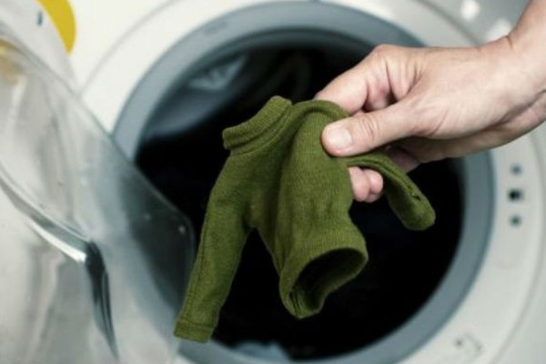 «Μάζεψε» το ρούχο στο πλυντήριο; Το μοναδικό κόλπο για να το επαναφέρετε στο σωστό μέγεθος – Σπίτι