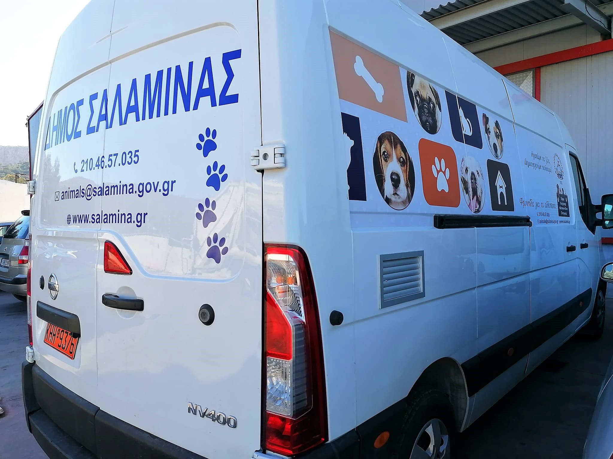 Ο δήμος Σαλαμίνας απέκτησε ένα υπερσύγχρονο ασθενοφόρο για τα αδέσποτα ζώα