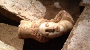 «Επί 80-90 χρόνια στον τάφο ο Μέγας Αλέξανδρος....»: Όλη η αλήθεια για το ταφικό συγκρότημα της Αμφίπολης!