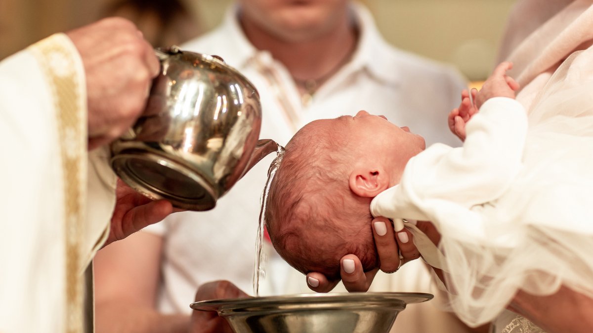 Οι λόγοι που γίνεται το βάπτισμα 