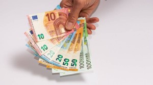 Ανάσα: Επίδομα 300 ευρώ για όλους - Ξεκινά η καταβολή του