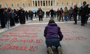 Σβήστηκαν τα ονόματα των θυμάτων των Τεμπών από το Σύνταγμα 