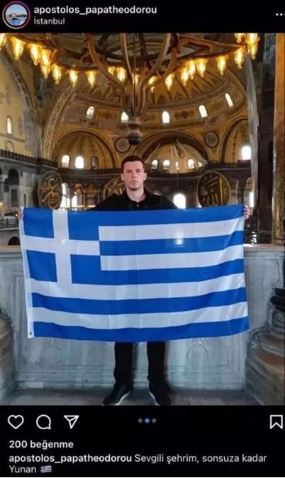 Η ανάρτηση του Έλληνα με την ελληνική σημαία στην Αγία Σοφία