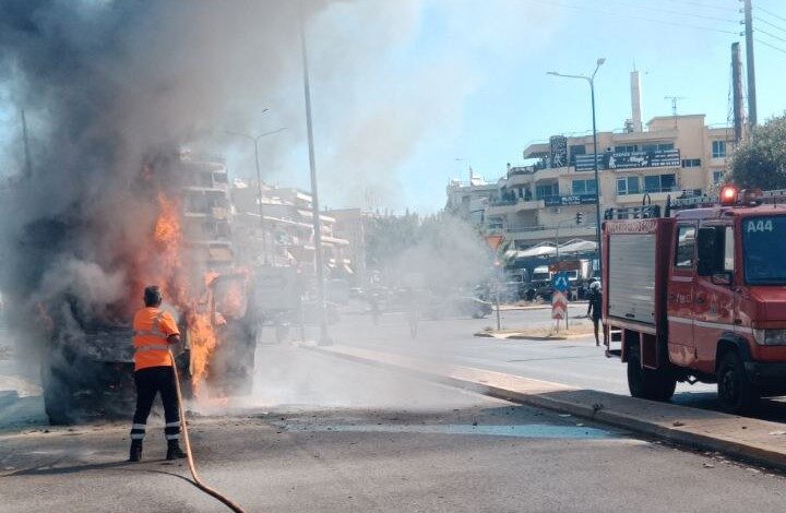 Φωτιά σε τουριστικό λεωφορείο στο Χαϊδάρι 1 poulman