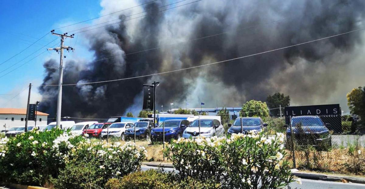 Ήχησε το 112 για δασική πυρκαγιά στη Λεωφόρο Βάρης – Κορωπίου 1 fwtia vari mk