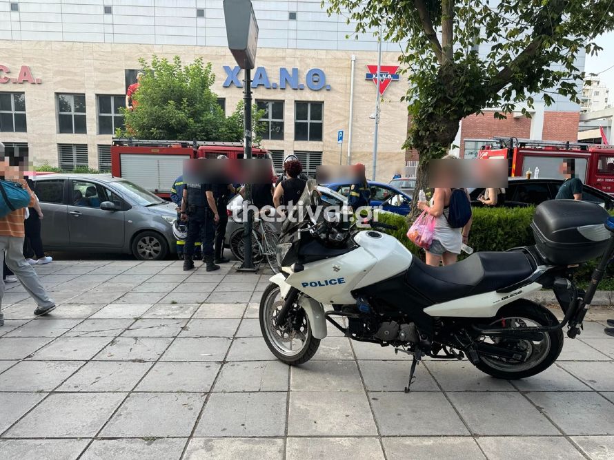 Θεσσαλονίκη: Αγοράκι 2,5 ετών έμεινε κλειδωμένο σε ΙΧ για μισή ώρα – Χρειάστηκε επέμβαση Πυροσβεστικής και ΕΛΑΣ για να σωθεί 1 Θεσσαλονίκη: Αγοράκι 2,5 ετών έμεινε κλειδωμένο σε ΙΧ για μισή ώρα – Χρειάστηκε επέμβαση Πυροσβεστικής και ΕΛΑΣ για να σωθεί
