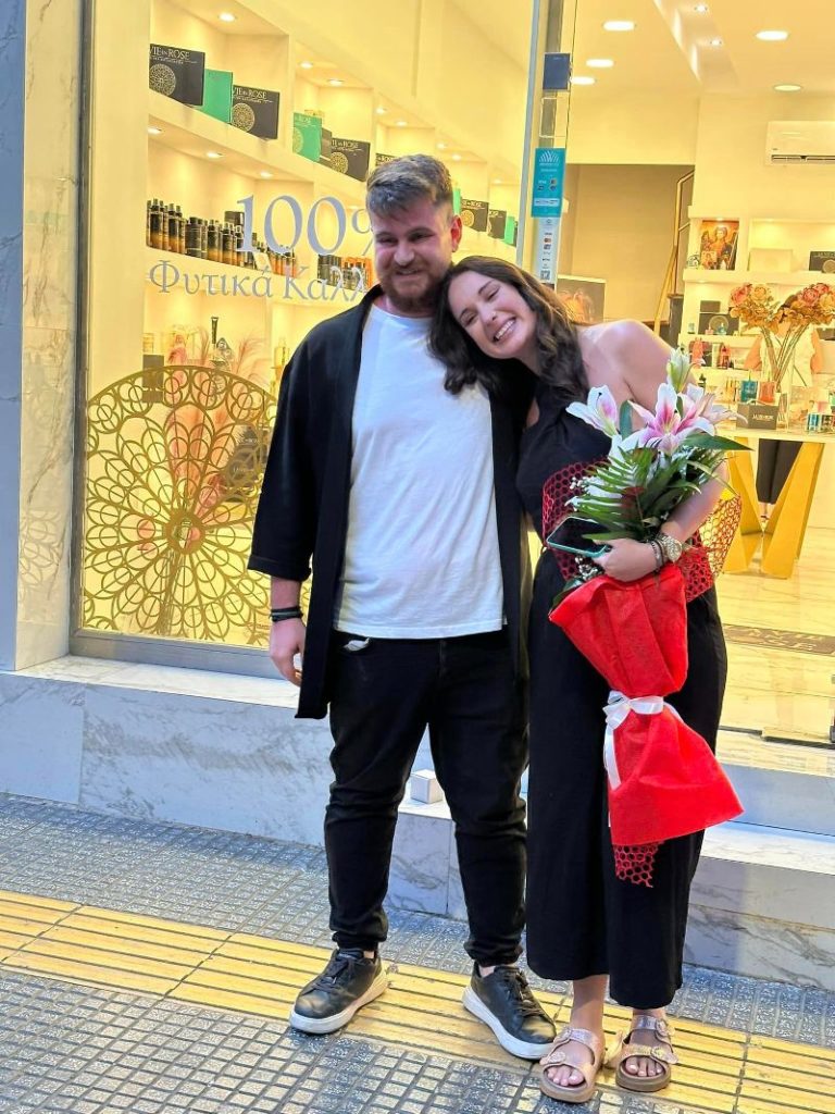 Σέρρες: Τρυφερή πρόταση γάμου με καντάδα στο κέντρο της πόλης 2 protash