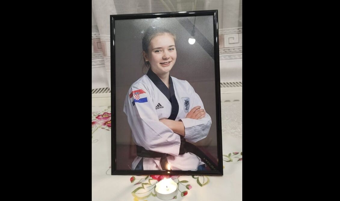 Πέθανε