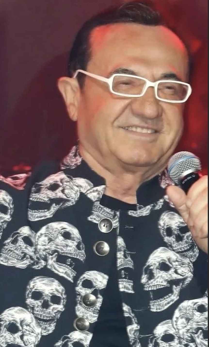 width=862