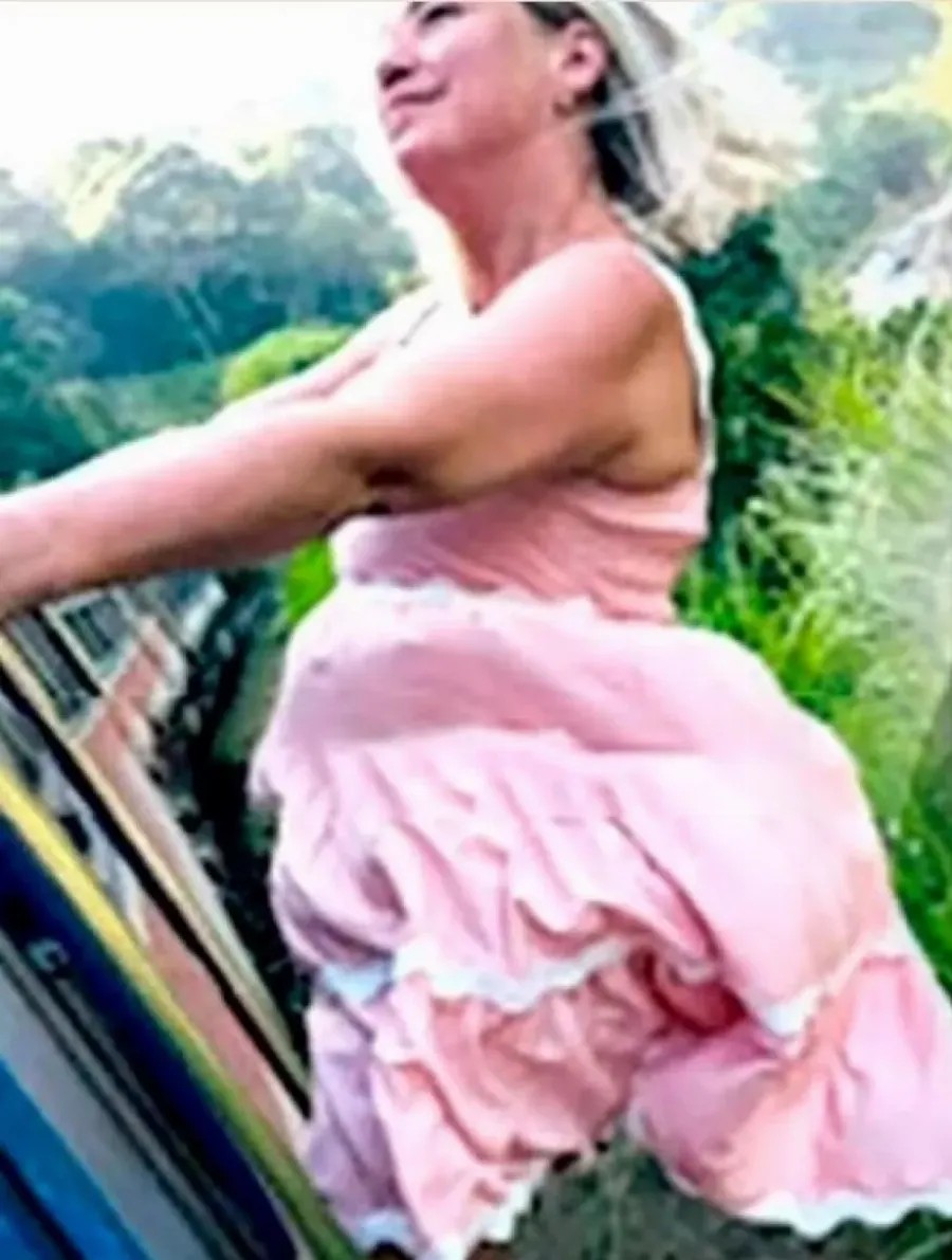 width=900