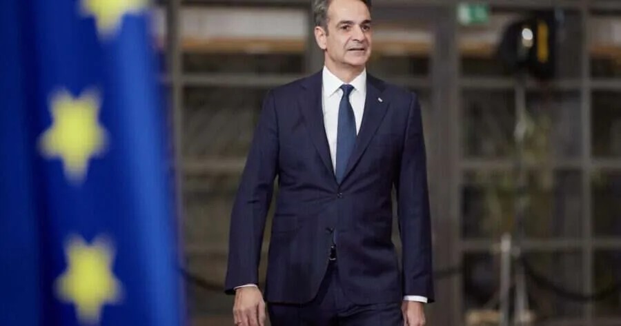 width=900