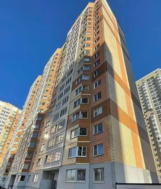 width=559