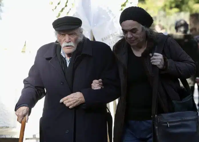 manolis glezos tzortzia argyropoulou 696x497 1