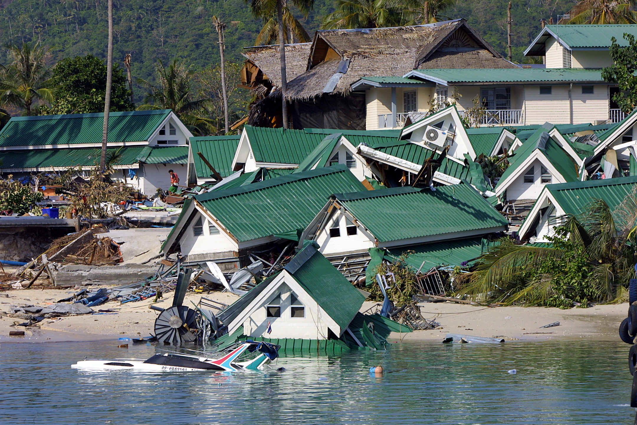 141218165214 10 indian ocean tsunami 2004