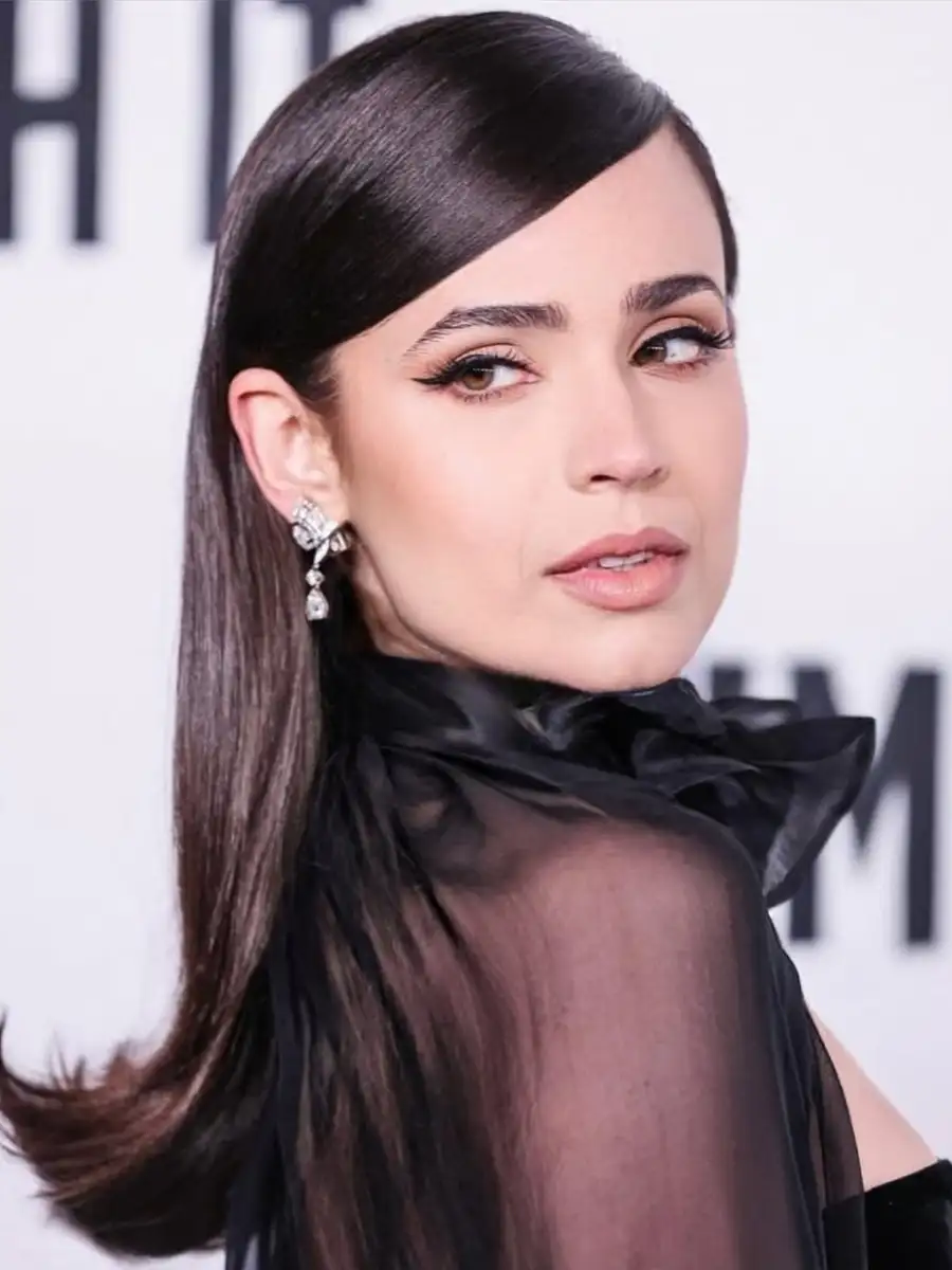 width=900