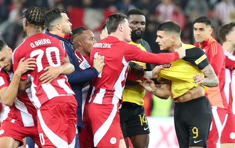 Στη ΔΕΑΒ Ολυμπιακός- ΑΕΚ, 8 ποδοσφαιριστές και Αλμέιδα - Είδαν τις κάμερες!