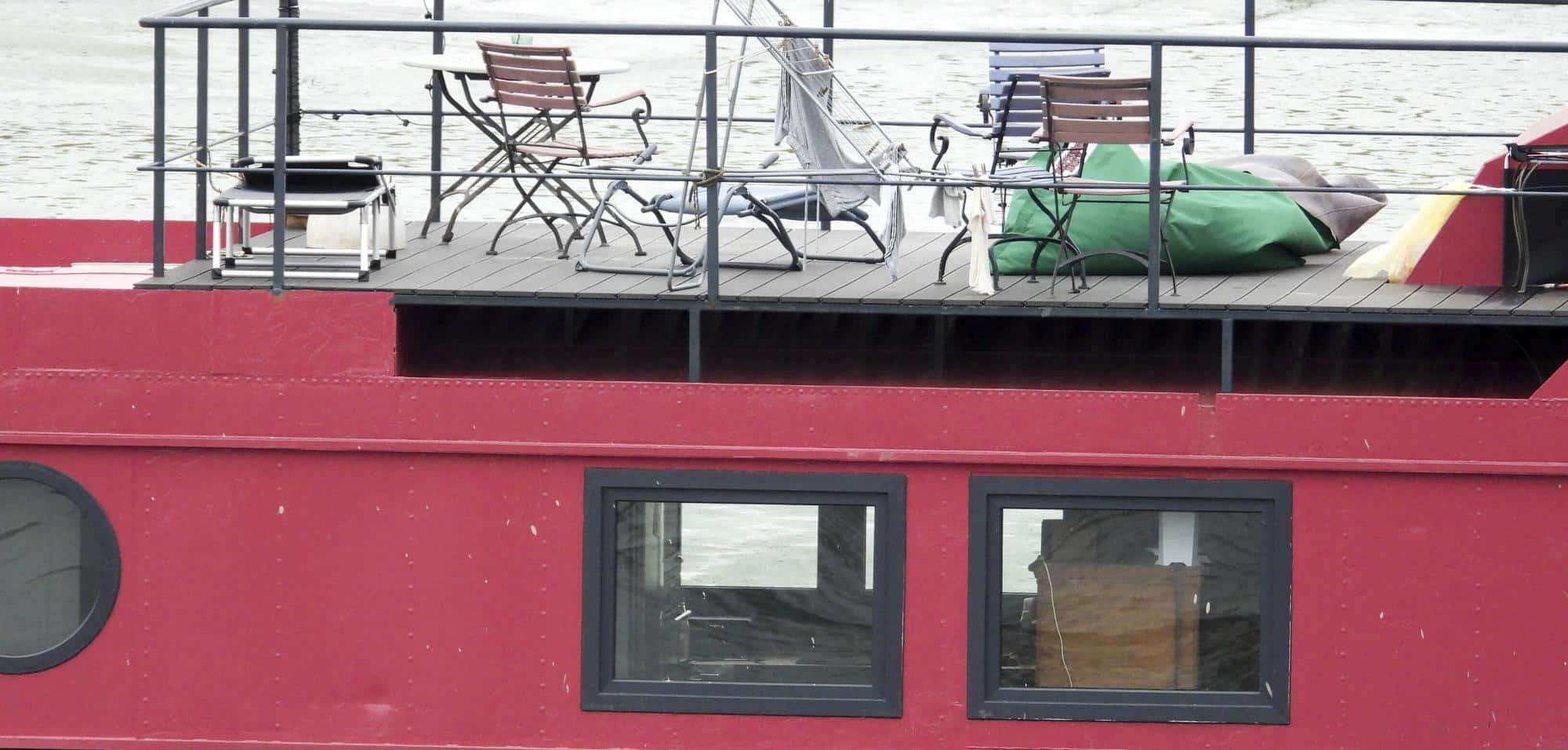 tote im hausboot cntv