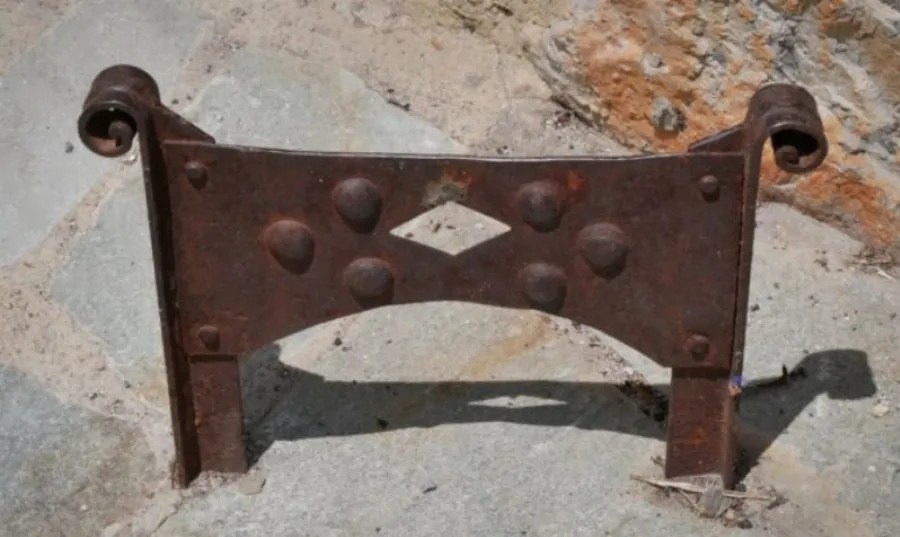width=900