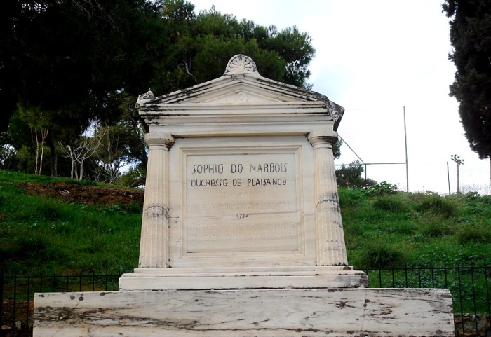 doukissa-tis-plakentias-tafos