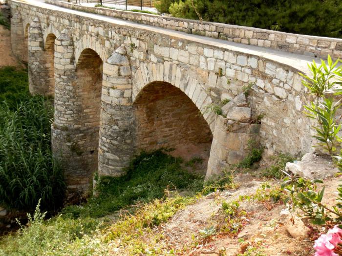 Η αλλόκοτη ιστορία της Δούκισσας της Πλακεντίας με το τραγικό τέλος που πέθανε σαν σήμερα 13 doukissa-tis-plakentias-gefyra-1-500