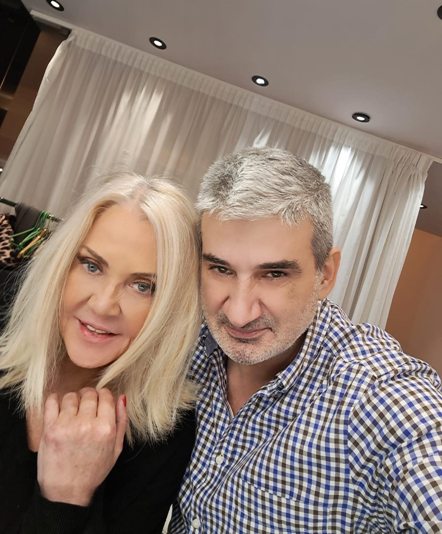 Ρούλα Κορομηλά αδερφός 