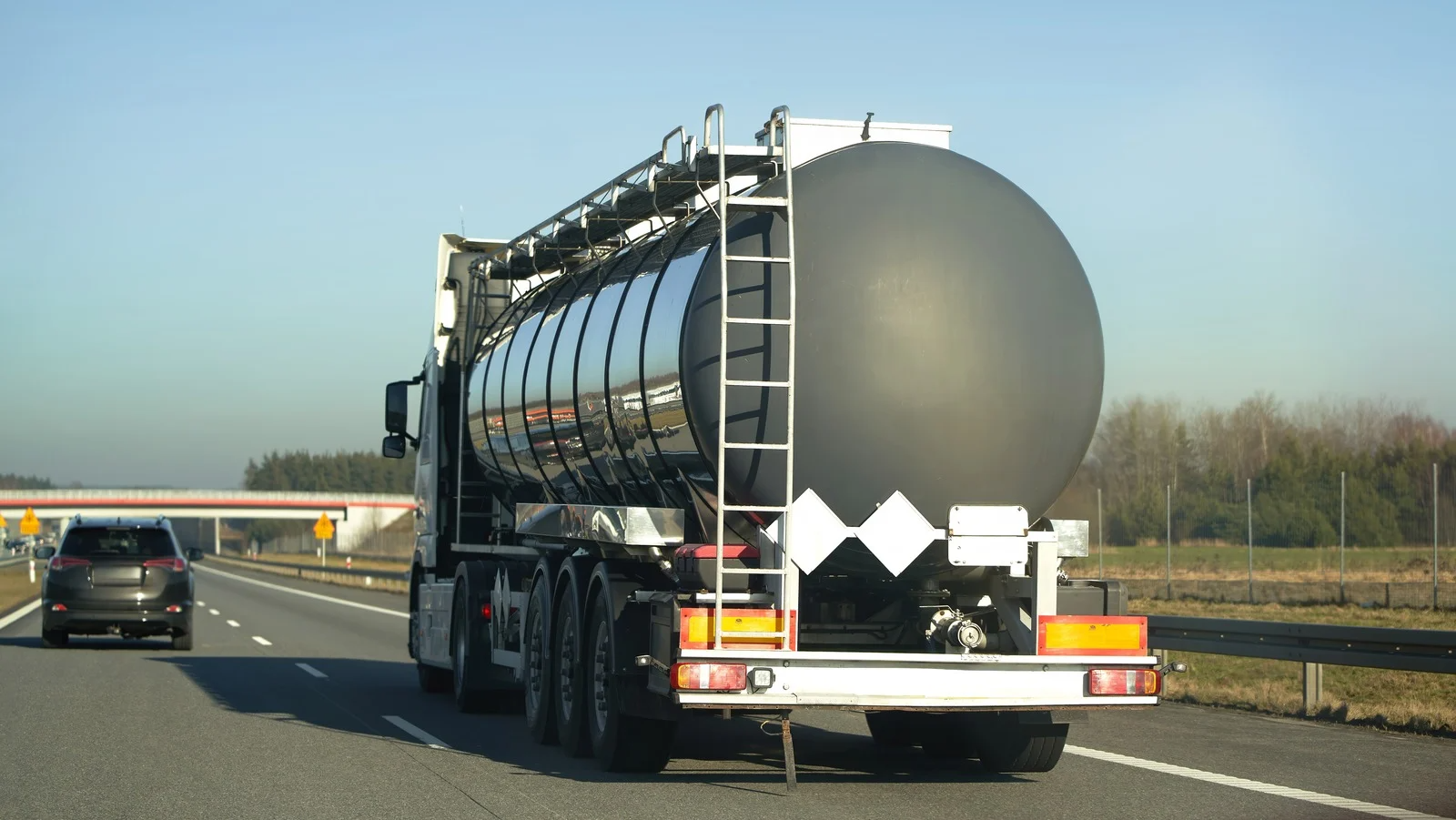 width=1600