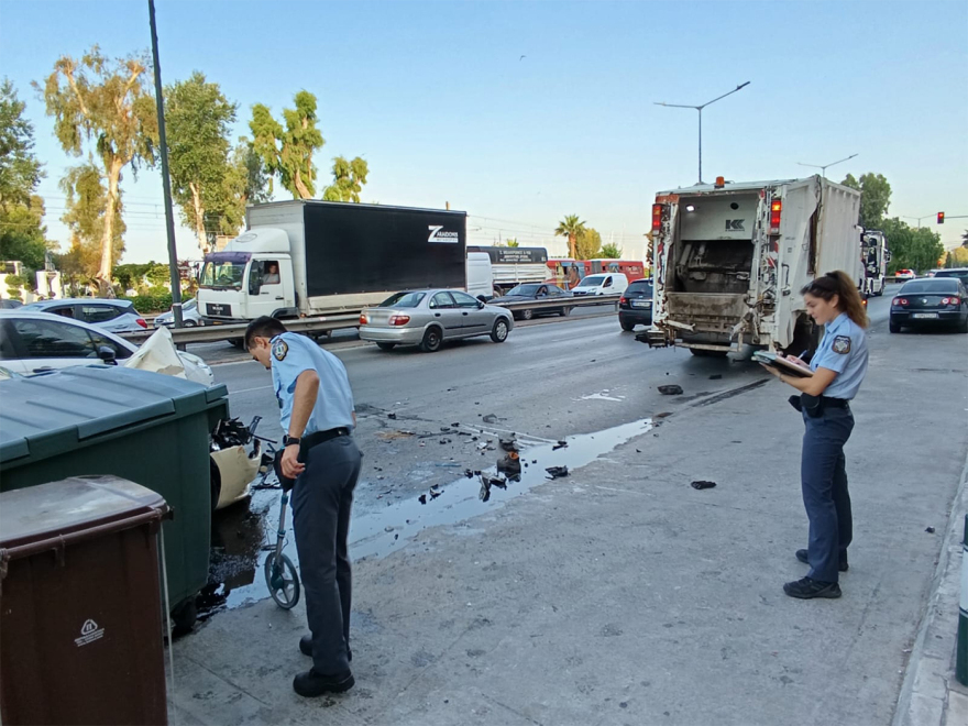 Ταξί έπεσε πάνω σε απορριμματοφόρο του Δήμου Αλίμου – Νεκρή υπάλληλος στην Καθαριότητα 3 Τροχαίο στη Ποσειδώνος: «Έτρεχε και έπεσε επάνω μας, δεν άκουσα φρενάρισμα» - Η μαρτυρία συναδέλφου της 65χρονης που ήταν δίπλα της όταν την χτύπησε το ταξί