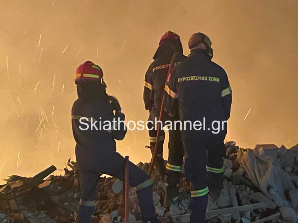 Φωτιά στη Σκιάθο στον ΧΥΤΑ στην περιοχή Παναγία Κουνίστρα 4 XYTA fotia Skiathos 4