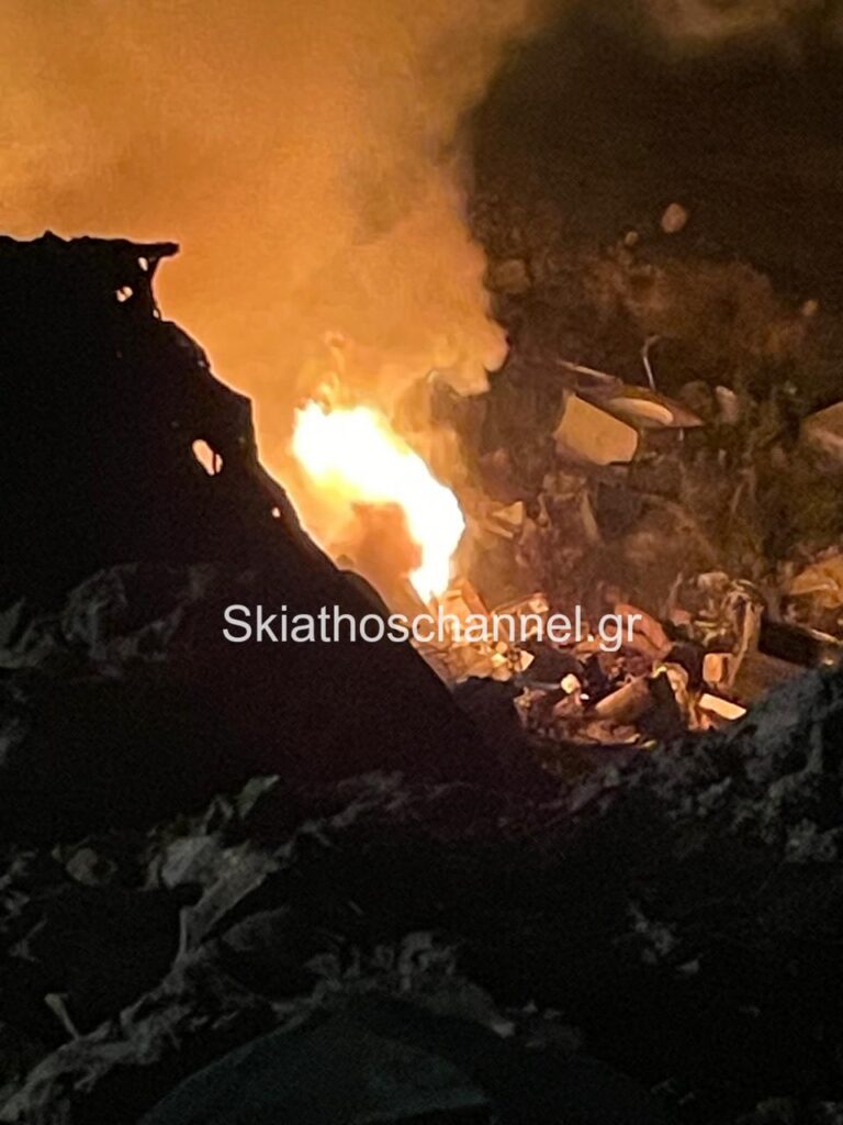 Φωτιά στη Σκιάθο στον ΧΥΤΑ στην περιοχή Παναγία Κουνίστρα 7 XYTA fotia Skiathos 7