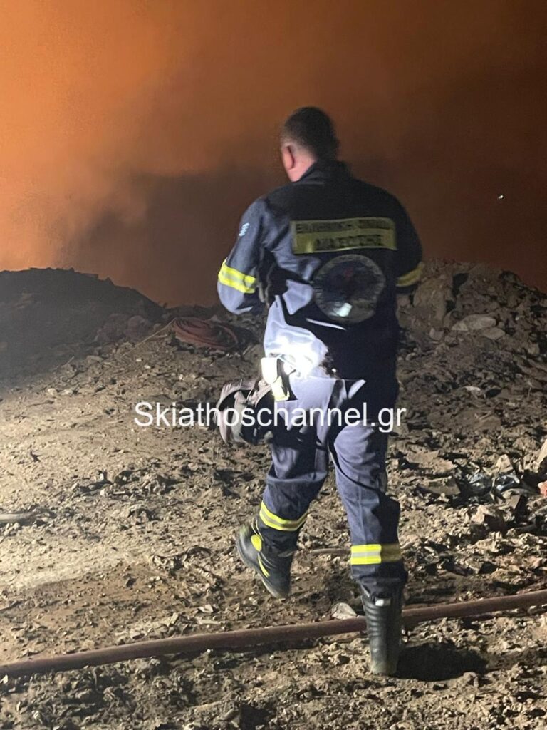 Φωτιά στη Σκιάθο στον ΧΥΤΑ στην περιοχή Παναγία Κουνίστρα 8 skiathos fotia 1