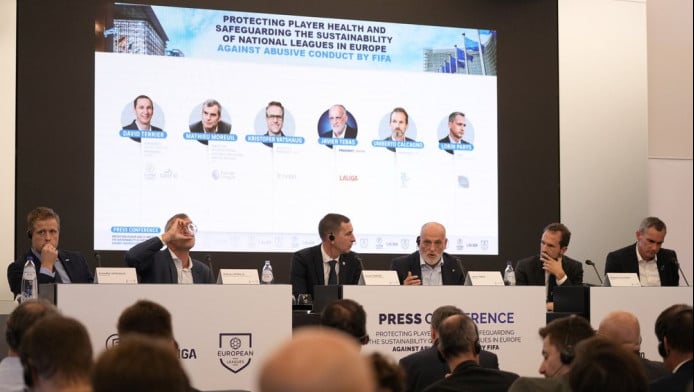 Ουρλιάζει