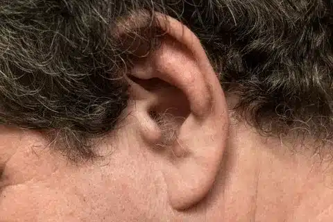 width=1050