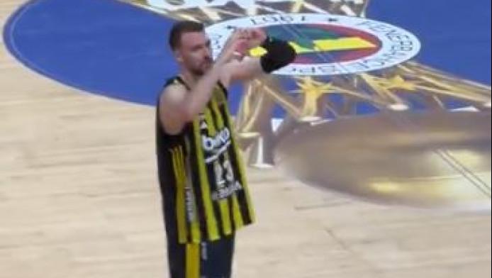 Αποθεώθηκε
