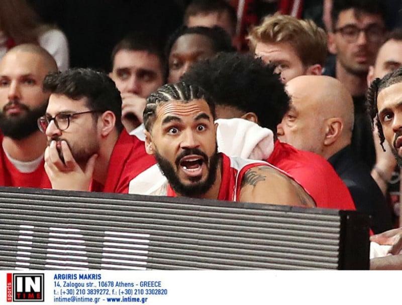 Σκάει=