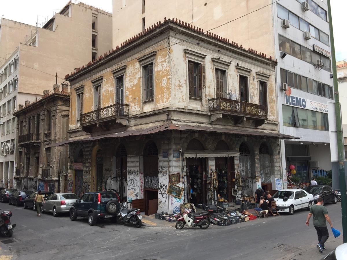 Η υπόγεια ταβέρνα σε παρατημένο σπίτι στο κέντρο της Αθήνας που αποθεώνεται από όλο τον πλανήτη 32 3540bb6ea3baaff0d49a34012afa2df8