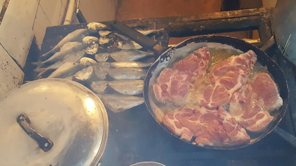 Η υπόγεια ταβέρνα σε παρατημένο σπίτι στο κέντρο της Αθήνας που αποθεώνεται από όλο τον πλανήτη 33 80eabfe77aa3b6cddf0b9f7fd6e34266