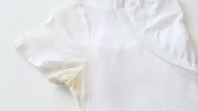 width=696