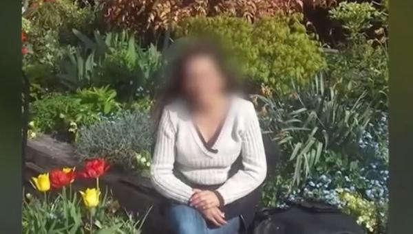 Ένας πλούσιος άντρας γύρισε στο σπίτι νωρίτερα από το συνηθισμένο και είδε την οικιακή βοηθό να χορεύει με τον γιο του, που καθόταν στο αναπηρικό καροτσάκι· αυτό που συνέβη μετά συγκίνησε τους πάντες