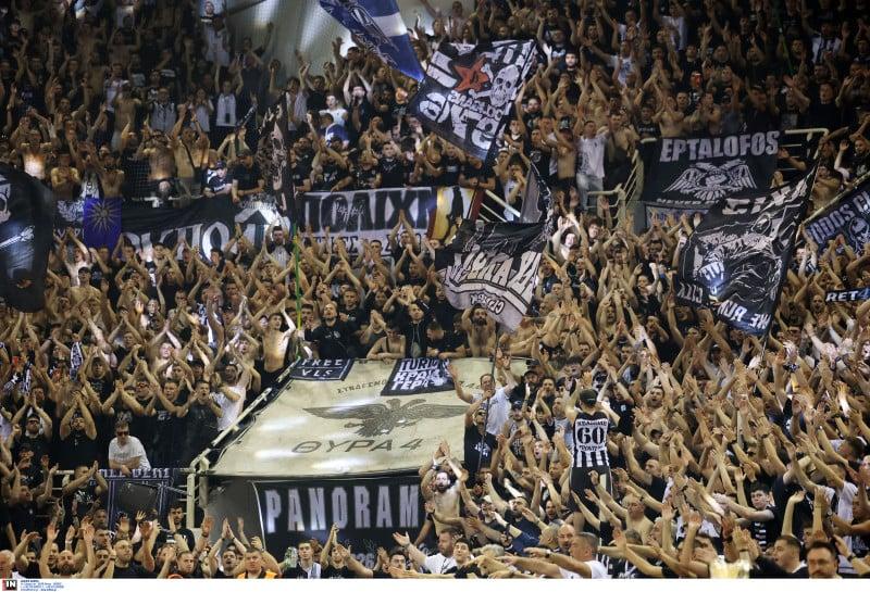 Οι οπαδοί του ΠΑΟΚ στο κατάμεστο Παλατάκι