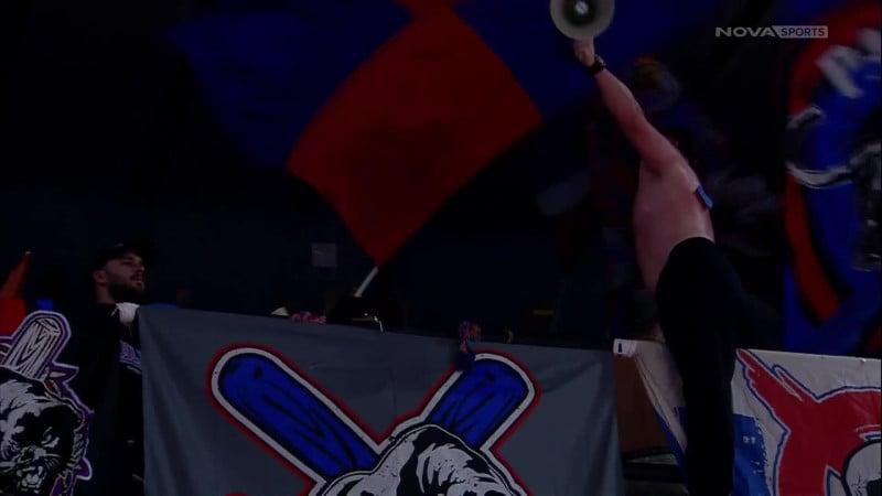 Απίστευτο! Ο Φάνης Χριστοδούλου καθάριζε το παρκέ από τα χαρτάκια (BINTEO)