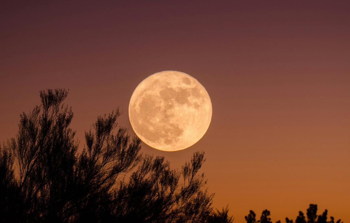 Υπερπανσέληνος width=1600