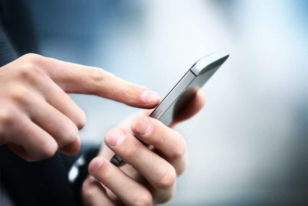 smartphone user 1024x683 1 1