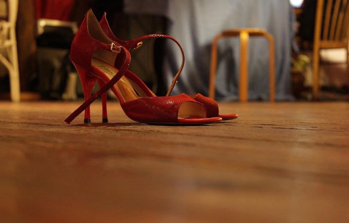 7502891e high heeled shoes