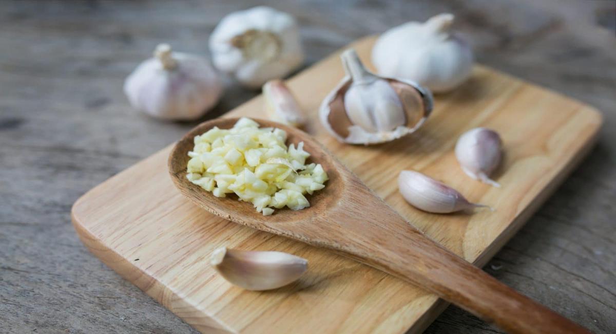 garlic w spoon edit 1600x867 1