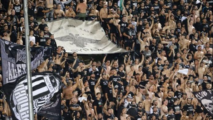 Η εντυπωσιακή οπαδός του ΠΑΟΚ με την απίθανη πίσω όψη!
