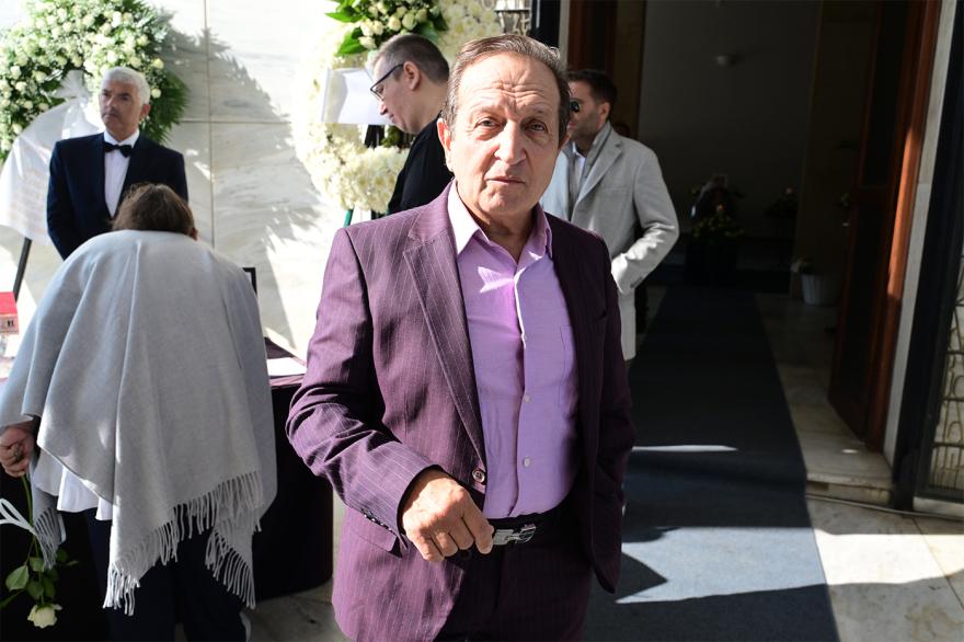 Άννα Κυριακού: «Ήταν δική της επιθυμία να καεί, γιατί ήθελε να είναι βαζάκι και να κοιτάει τον Παρθενώνα», λέει ο γιος της 8 Άννα Κυριακού - κηδεία: Συγκίνηση στο τελευταίο αντίο, λύγισε ο γιος της: «Αγαπήθηκε από όλο τον κόσμο» - Δείτε φωτογραφίες