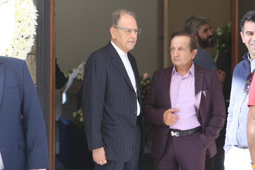 Άννα Κυριακού: «Ήταν δική της επιθυμία να καεί, γιατί ήθελε να είναι βαζάκι και να κοιτάει τον Παρθενώνα», λέει ο γιος της 10 Άννα Κυριακού - κηδεία: Συγκίνηση στο τελευταίο αντίο, λύγισε ο γιος της: «Αγαπήθηκε από όλο τον κόσμο» - Δείτε φωτογραφίες