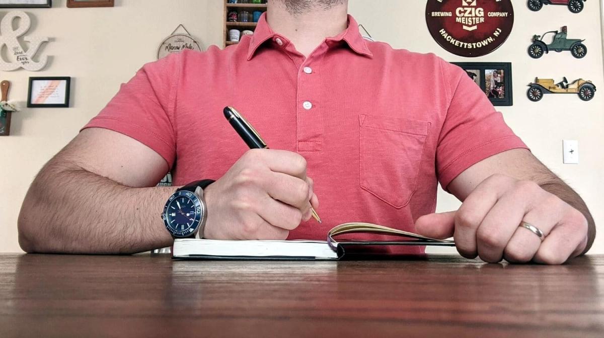 why i wear my watch on my right