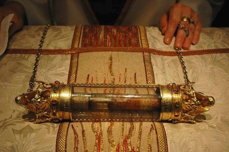 Tα αντικείμενα που άφησε πίσω του ο Ιησούς και προσκυνούνται από πιστούς 4 oohoyllolyrelliccsssf1