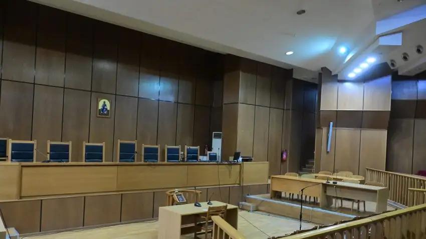 Την ξεφτίλισε με ροζ βίντεο! Πασίγνωστος παρουσιαστής καταδικάστηκε να πληρώσει 10.000 ευρώ σε πρώην σύντροφό του 2 dikastirio2610 850x478 1
